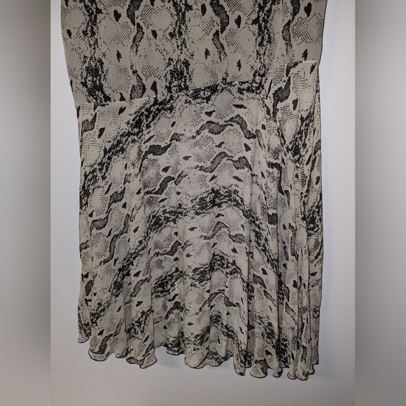 & Other Stories Snake Print Midi Skirt Size 6 $89 - Picture 5 of 9